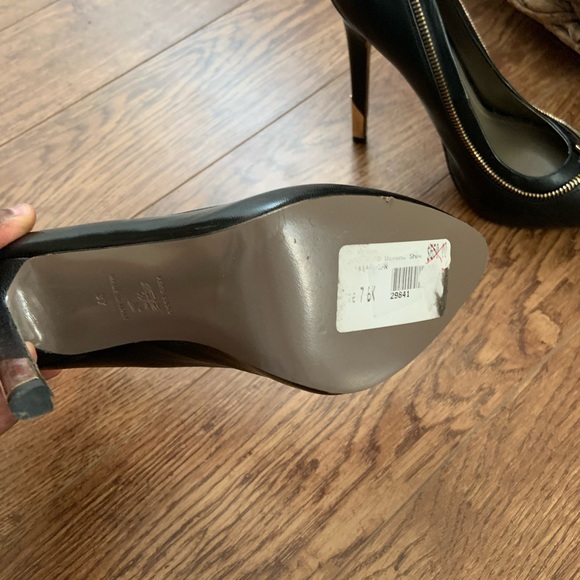 Versace shoe - Picture 2 of 3